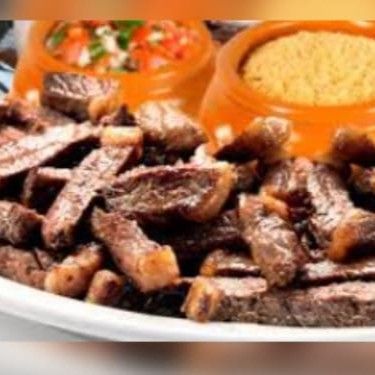 Acompanha farofa, molho vinagrete e batata frita.