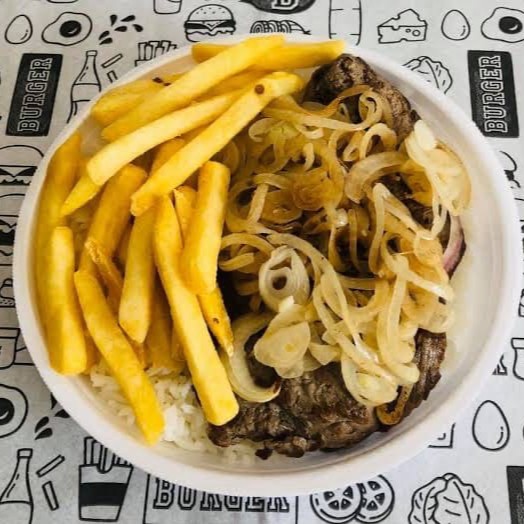 Bife de patinho ou alcatra acebolado com fritas , arroz , feijão e salada