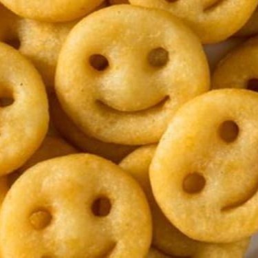 Não tem como não ficar feliz com essa batatinha! Crocante por fora, macia por dentro, uma delícia! Porção com 06 unidades.