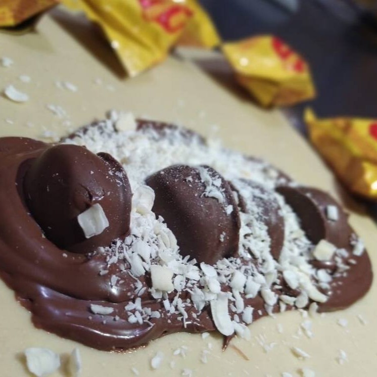 Serenata com chocolate branco e chocolate ao leite