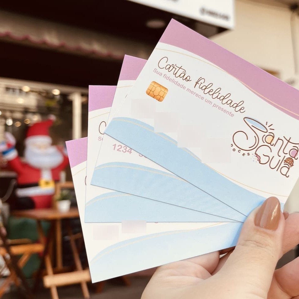 Você ja tem o cartão fidelidade? Solicite aqui o seu adesivo. A Cada R$20,00 Em Compras, iremos mandar 1 adesivo para você completar o seu cartão. Após completar os 10 adesivos, você ganha um voucher de R$15,00 para usar Em Nossa Loja (Avenida Brás de pina 2055 - vista alegre). Obs: Se o seu pedido não se enquadra nas regras e mesmo assim for solicitado, não iremos enviar o adesivo.