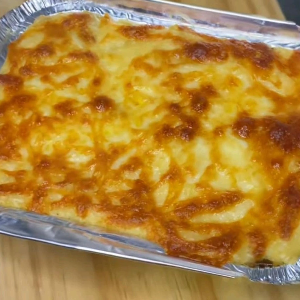 Escondidinho de batata , o recheio fica a critério do cliente, temos de camarão, frango, carne , Calabresa, carne seca