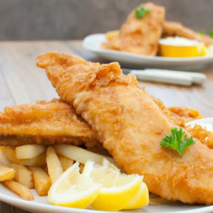 Acompanha meia porcao de file de merluza , arroz branco, batata frita molho a campanha e farofa.