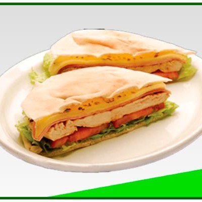 Alface,Tomate, Maionese, Frango empanado, Cremelly, Ovo, Cheddar, 2 fatias de queijo prato.  (Imagem meramente ilustrativa)