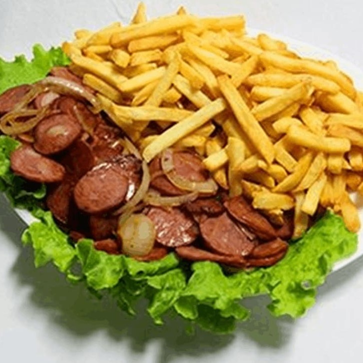 Calabresa acebolada com fritas e cheddar e molho da casa.