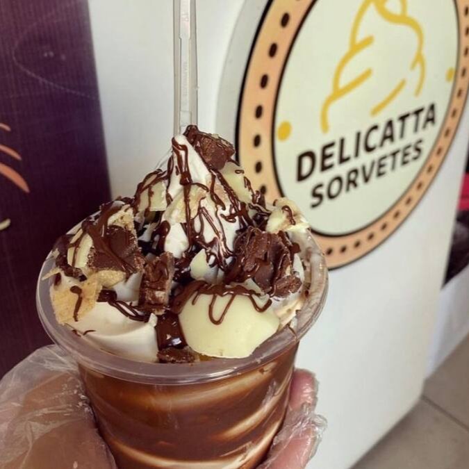 2 Opções De Caldas
Sorvete Baunilha, Açaí Ou Mista.
Bombom A Sua Escolha
Ouro Branco, Serenata Ou Sonho de Valsa.

350ml