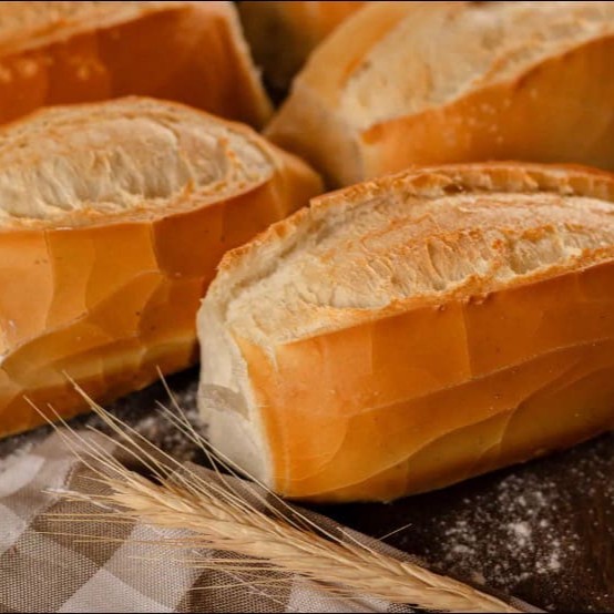 Apresentamos Nosso Pão Francês.  O item mais pedido da casa . Feito Com Muito Amor.