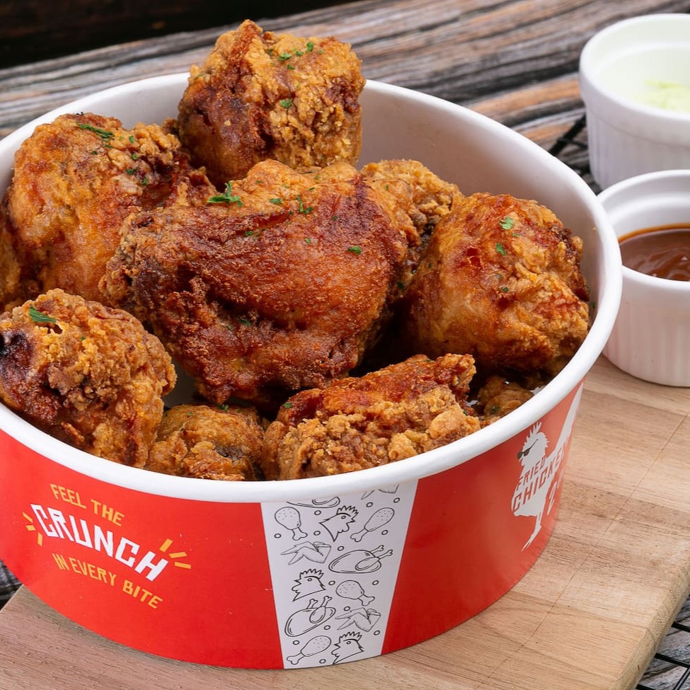 Suculentas coxinhas de frango (drumete) com tempero especial da casa.