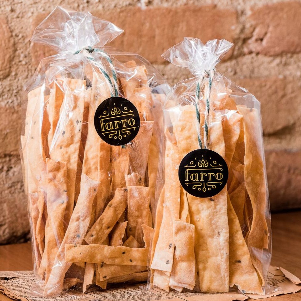 Craker feito com farinha, água e sal.