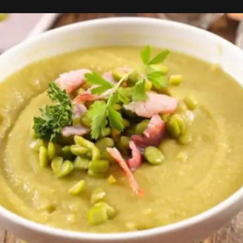 Sopa de ervilha (creme) com calabresa, Bacon, carne e salsa! Aprox.500g