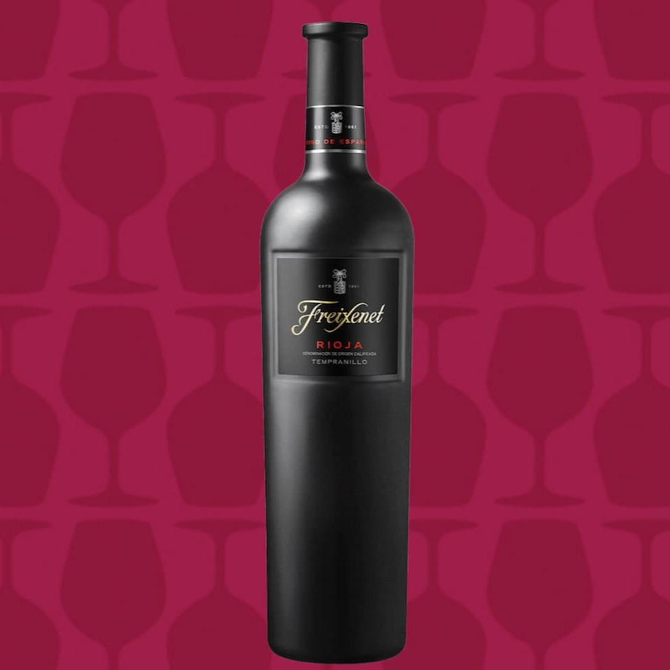 Sofisticados, frutados, veganos, refrescantes, leves e com toque mediterrâneo, carregam toda a excelência dos rótulos espanhóis Freixenet, o que se traduz em suas icônicas garrafas foscas.  A Freixenet, uma empresa familiar com mais de 250 anos de história, é mundialmente conhecida por seus vinhos espumantes de alta qualidade. A fama da marca começou com os Cavas espanhóis e, mais recentemente, expandiu-se para os vinhos Italian D.O.C Prosecco, trazendo diversidade e inovação ao seu portfólio. A Italian Wine Collection é a mais recente adição, unindo tradição e modernidade em cada garrafa.
