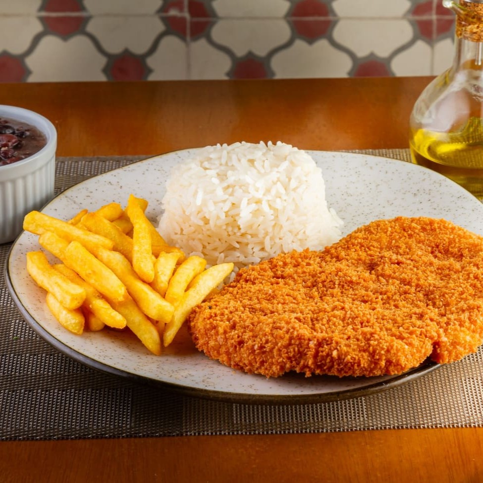 Filé de Frango na farinha Panko com Arroz, Feijão e Fritas