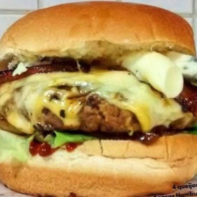 Pão Brioche, Alface, Ketchup, Maionese, Carne 160g. Creme de Cheddar, Creme Chesse, Mussarela e Catupiry.