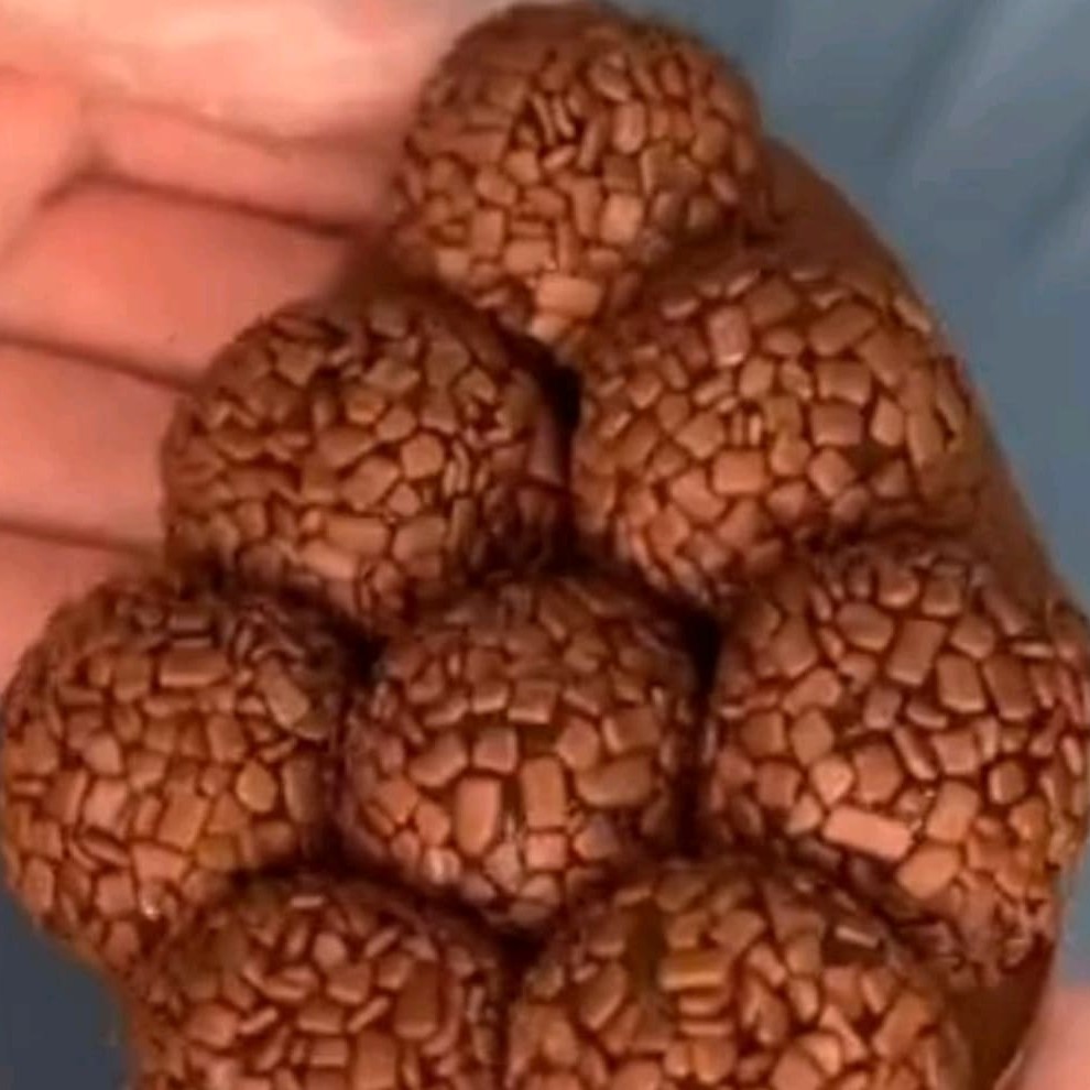 Chocolate derretido com brigadeiros
