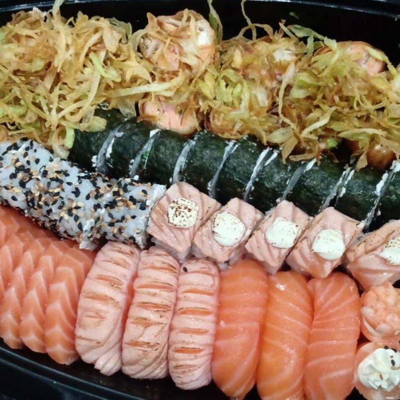 Combo Rafa Executivo! Acompanha 10 sashimi salmão, 5 sashimi peixe branco, 6 sushi, 5 joy, 10 urakami, 10 makimono 5 urakami especial, 12 hot especial, 12 harahot