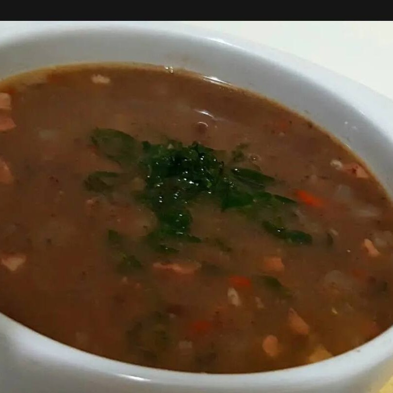 Delicioso caldo de feijoada com bacon, calabresa e salsa! Super saborosa! Aprox. 500g Imagem meramente ilustrativa