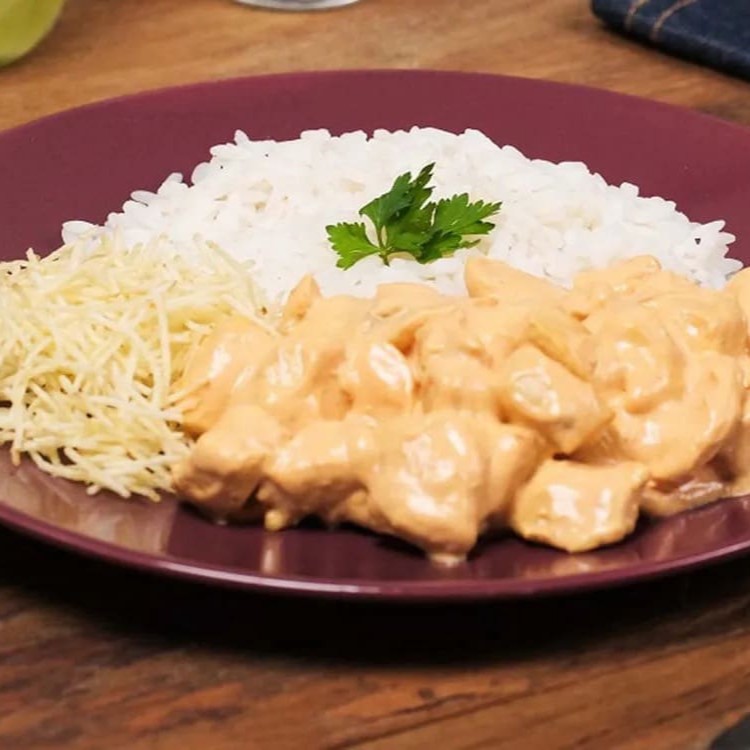 Arroz-strogonoff de frango e batata palha embalagem de 500ml