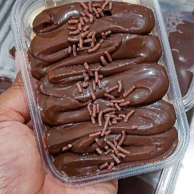 Pote de 145 ml recheado com nosso creme de chocolate e creme de leite ninho intercalados com biscoito maisena