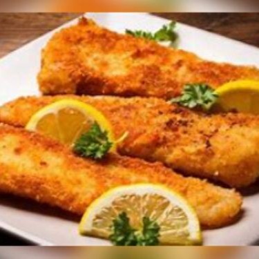 Acompanha um delicioso arroz soltinho feijão file de peixe amilanesa e aquele delicioso pure