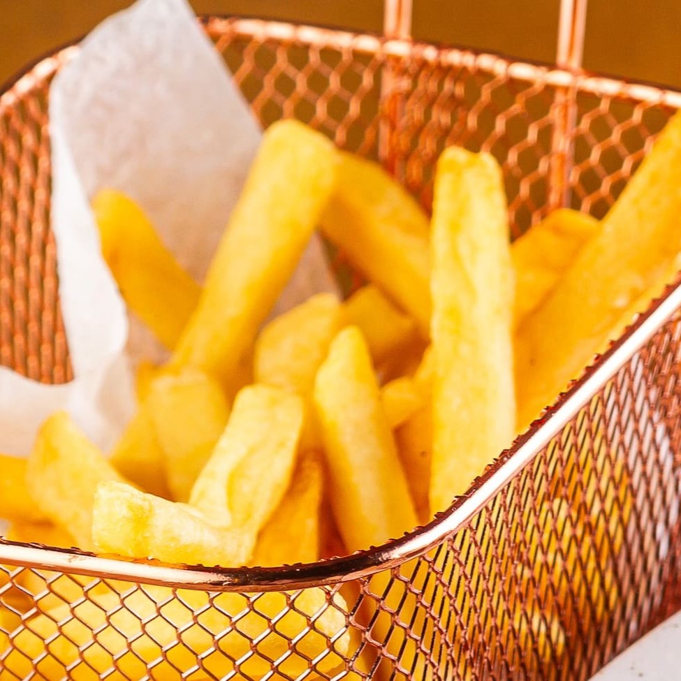 Porção grande de batata frita