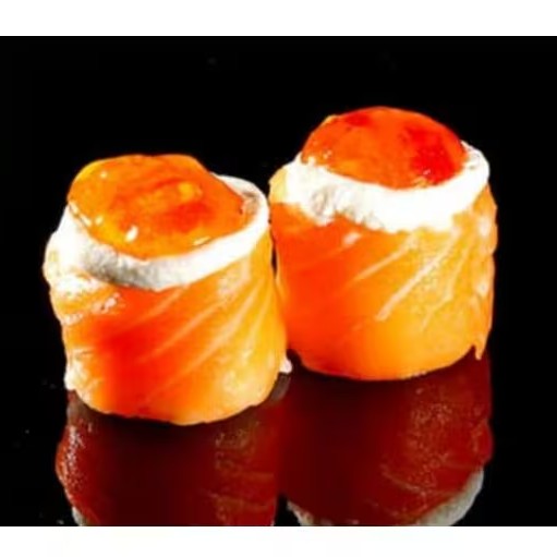 Bolinho de arroz , sashimi de salmão, muito cream cheese com um toque especial de geleia de pimenta Queensberry.