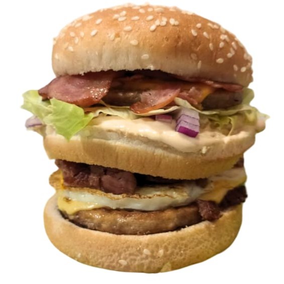 Pão duplo, 2 carnes, 1 queijo prato, 1 queijo cheddar, 1 ovo, bacon, calabresa, molho especial, alface e cebola.