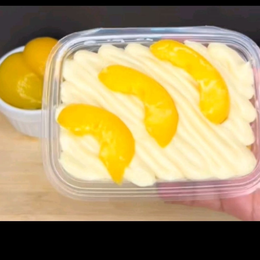 Brigadeiro branco, biscoito champanhe chantily e pêssego