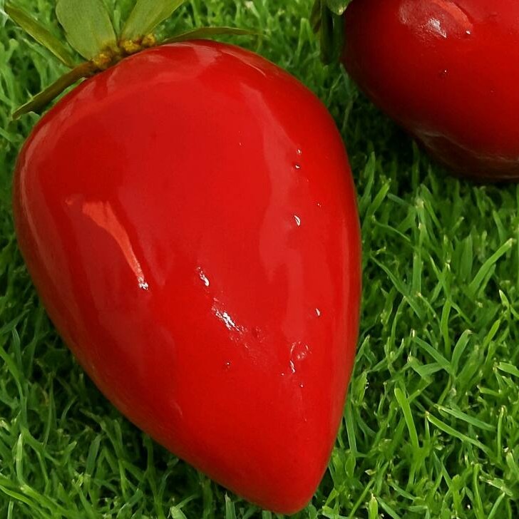 Um clássico repaginado: morango fresco coberto com calda crocante e finalizado com o toque cremoso do brigadeiro de Ninho. Uma explosão de sabor em cada mordida!