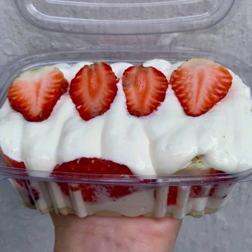 Composto por: Brigadeiro de Ninho, Mousse de Ninho, morangos frescos. Sobremesa super refrescante e zero enjoativo.