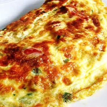 Feito com 3 ovos, queijo prato e peito de peru