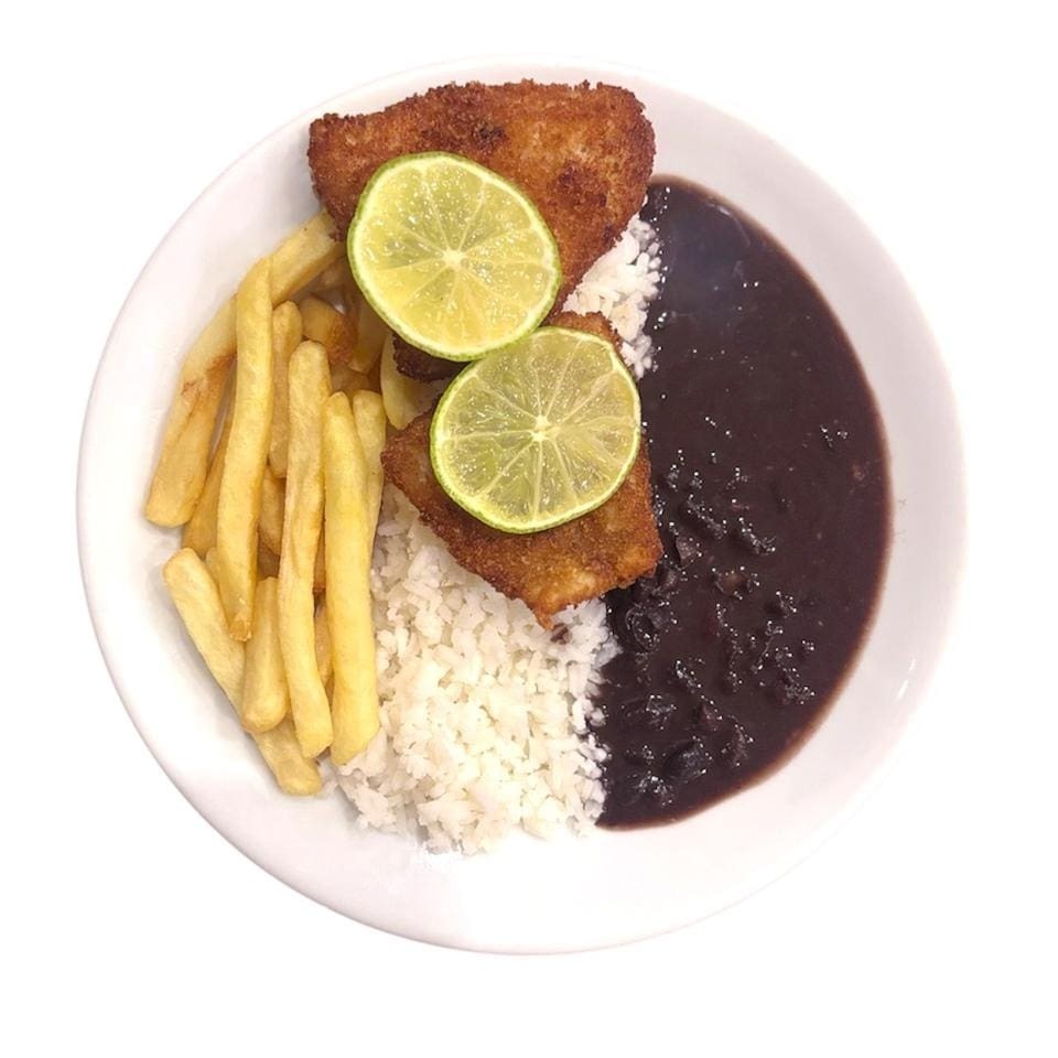 Acompanha arroz feijao e batata frita