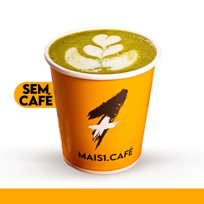 Perfeitamente harmonioso, o 'Matcha' é uma seleção primorosa das melhores folhas de chá verde, meticulosamente escolhidas para esta receita especial. Este deleite em forma de bebida quente, com 220ml, é uma fusão sublime de Chá Matcha, realçado pelo toque exótico do coco e suavizado pela cremosidade do leite. Uma experiência sensorial verdadeiramente única, oferecendo um sabor que é ao mesmo tempo refrescante e aconchegante.