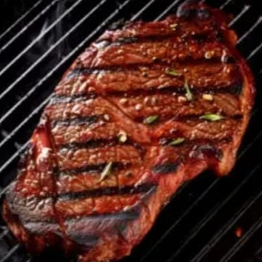 Contra file grelhado com arroz , tutu e couve