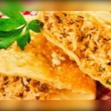 Massa frita de 22 cm recheada com delicioso recheio de  Frango