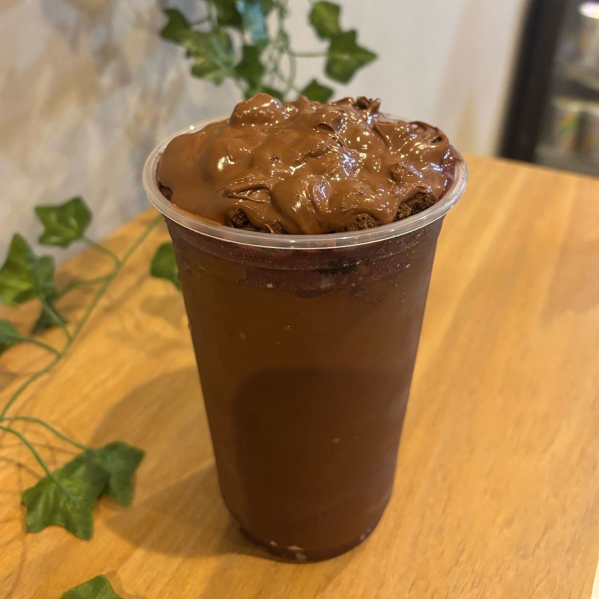 Açaí cremoso e delicioso! Obs: ao optar por complementos separados, fique atento: mesmo que selecione o mesmo complemento mais de uma vez, a quantidade enviada será a mesma da porção padrão que oferecemos no copo, ou seja, um saquinho por complemento. Caso deseje mais quantidade, é possível adicionar por um valor extra.