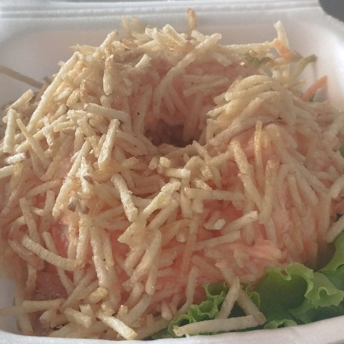 Cenoura ralada, frango desfiado, milho, ervilha e maionese