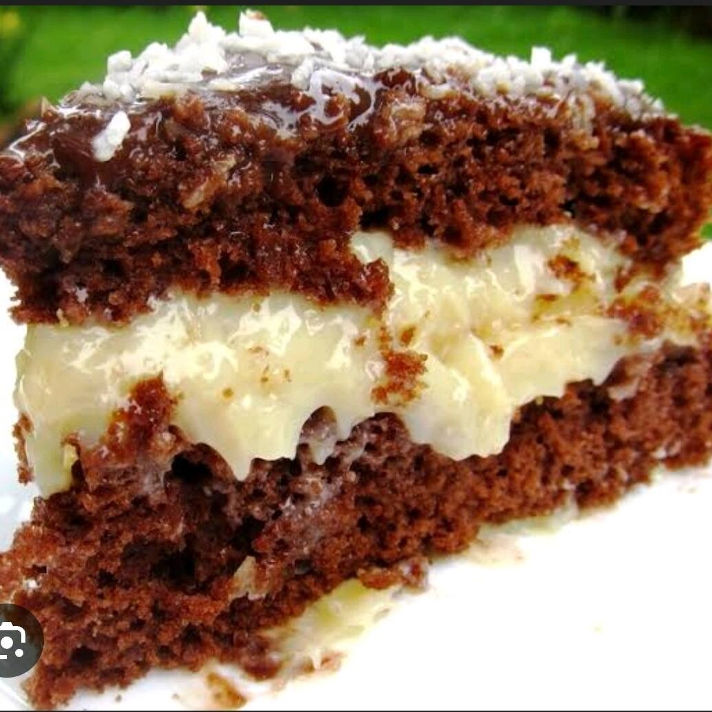 Bolo Prestígio Massa de Chocolate com Recheio de Beijinho