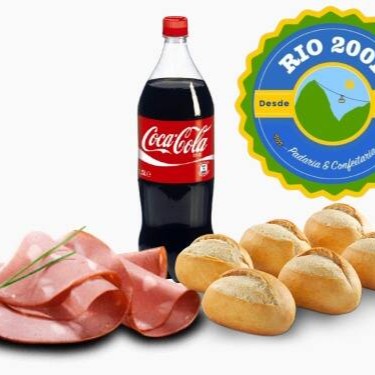 Aproveite a nossa '#Promoção do Dia'! Delicie-se com seis pães franceses crocantes e fresquinhos, acompanhados de 200g de mortadela suculenta e saborosa. Para completar esta deliciosa combinação, incluímos uma refrescante Coca-Cola de 2 litros. Perfeito para um lanche rápido e saboroso com a família ou amigos. Não perca esta oferta irresistível!