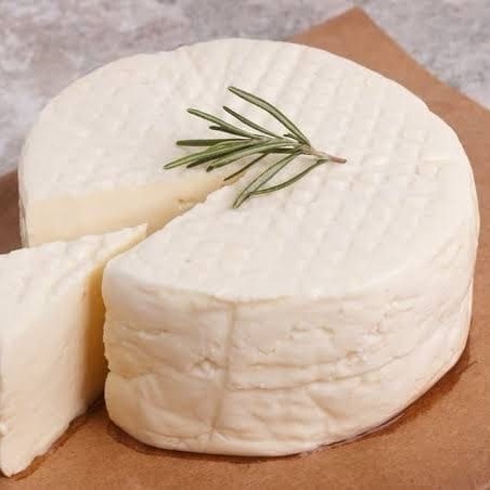 Meia peça. Aproximadamente 240 gramas.