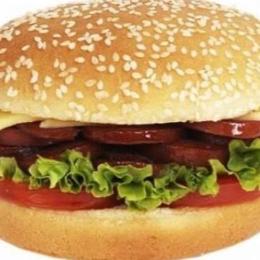 Pão, 1 carne, queijo mussarela, calabresa, salada e molho.