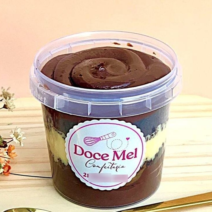 Delicioso bolo feito com uma massa bem chocolatuda e fofinha, que intercala com deliciosas camadas de um irresistível brigadeiro de chocolate e um divino brigadeiro de maracujá.   --------- tags ---------  oferta , menor preço , preço baixo , 0,99 , 0800 , desconto , promoção , cupom , entrega rápida , frete , perto de mim , confraternização , happy hour , grátis , barato , aniversario , presente , surpresa , parabéns , vela , festa , kit festa , família , kids , Blend , burgue , lanche , sobremesa , doceria , confeitaria , gourmet , recheado , cobertura , gostoso , caseiro , vovo , vovó , combo ,  Bolos , Doces , Dia dos pais , festa junia , caldos , Bolo gelado , cheesecake , cupcake , fatia , caseirinho , piscina , piscininha , bolo de pote , bolo no pote , bento cake , vulcão , Docinhos , brigadeiro , brigadeirão , copo da felicidade , brownie , cookie , musse , mousse , afogadinho , banoffe , pudim ,  casquinha , sorvete , gelado , dimdim , açaí , picolé , sacolé , geladinho , che