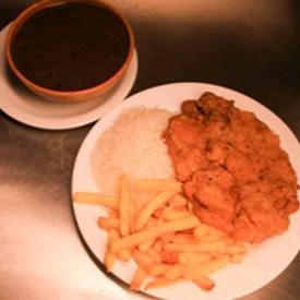 Acompanham arroz, feijão, fritas ou salada