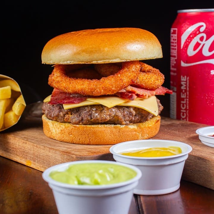 Onion Bacon + batata individual + Cola Cola lata.