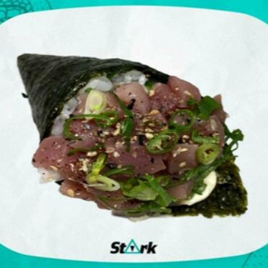 Alga, arroz, atum, cream cheese, cebolinha e gergelim.