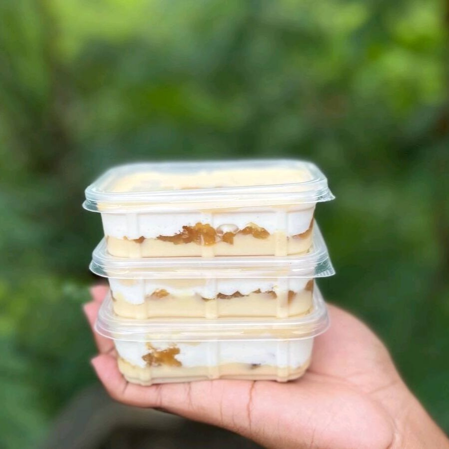 Um delicioso mini pavê de abacaxi com nosso brigadeiro de Ninho e creme de Ninho. Serve 1 pessoa.