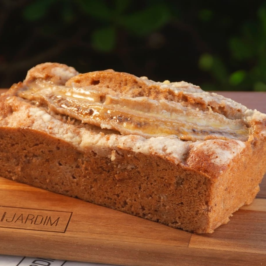 Bolo de Banana com Nozes, feito com bananas, nozes e ingredientes selecionados. 450g