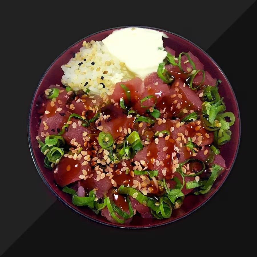 150g de Atum picado, creiam chesse, arroz japônes temperado e gergilim.