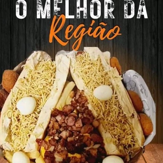 Batata frita com cheddar cremoso e bacon acompanhada de 2 Cachorros-quentes (Pão, salsicha, tomate, cebola, milho, ketchup, mostarda, maionese, queijo ralado, batata palha, ovo de codorna e azeitona.) + 6 nuggets + 2 guaravitas.
