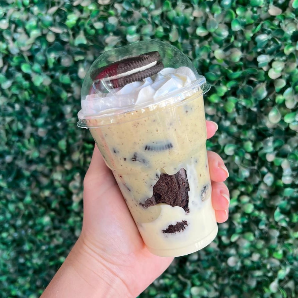 ➡️ Oreo - Creme de ninho, Brownie, Oreo, Brigadeiro de Oreo e Chantilly.