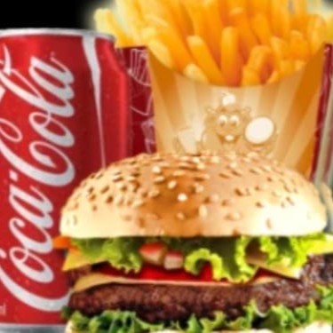 Lanche, batatat e refrigerante lata